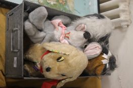 TOTE TRAY CONTAINING 5 ASSORTED SOFT TOYS