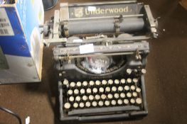 VINTAGE UNDERWOOD TYPEWRITER