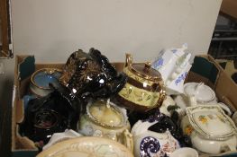 A TRAY OF ASSORTED CERAMICS ETC (TRAY NOT INCLUDED)