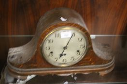 AN ANTIQUE OAK MANTLE CLOCK