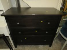 A MODERN BLACK THREE DRAWER CHEST W-107.5 CM