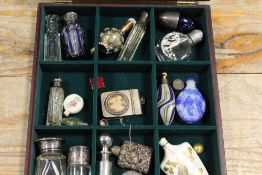 A COLLECTION OF ASSORTED SCENT BOTTLES ETC TO INCLUDE HALLMARKED SILVER AND ORIENTAL EXAMPLES ETC