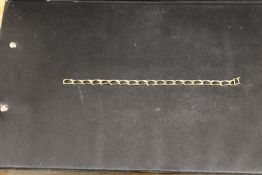 A SQUARED FLAT LINK BRACELET STAMPED 10K, APPROX WEIGHT 6.8 G