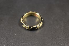 A GOLD PLATED MOURNING RING INSCRIBED TO BAND LAUREN G ADAMS