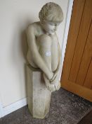 A RESIN GARDEN STATUE OF A YOUNG NAKED GIRL ON A PLINTH H-106 CM