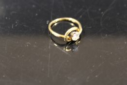 A YELLOW METAL DIAMOND SET RING - MARKS INDISTINCT - APPROX WEIGHT 2.6 G