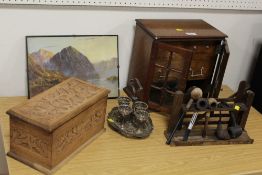 A GLAZED OAK SMOKERS CABINET, NOVELTY PIPE RACK IN THE FORM OF A FILED GATE PLUS A TREEN LIDDED