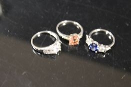 THREE VINTAGE SILVER GEMSTONE RINGS TO INCLUDE QUARTZ ETC