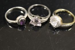 THREE VINTAGE SILVER GEMSTONE RINGS TO INCLUDE AMETHYST ETC