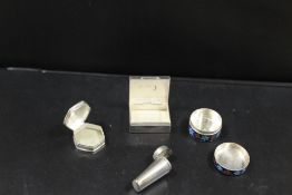 A SMALL SELECTION OF MODERN SILVER PILL BOXES ETC