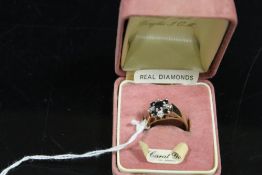 A HALLMARKED 9CT GOLD SAPPHIRE AND DIAMOND RING - APPROX 3.9 G