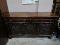 A LARGE EDWARDIAN CARVED MAHOGANY SIDEBOARD W-190 CM