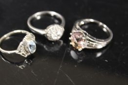 THREE VINTAGE SILVER GEMSTONE RINGS TO INCLUDE AMETHYST ETC