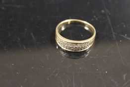 A 9CT GOLD DRESS RING ET WITH 0.20 CARATS DIAMONDS