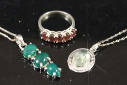 A SELECTION OF VINTAGE SILVER JEWELLERY TO INCLUDE GEMSTONE RING, JADE STYLE NECKLACE AND ANOTHER
