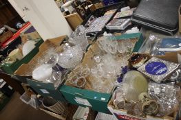FOUR TRAYS OF ASSORTED GLASSWARE TO INCLUDE CUT AND PRESSED GLASS (TRAYS NOT INCLUDED)