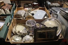 TWO TRAYS OF ASSORTED METALWARE TO INCLUDE WHITE METAL ITEMS (TRAYS NOT INCLUDED)