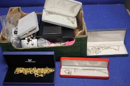 A TRAY OF ASSORTED COSTUME JEWELLERY TO INCLUDE BOXED NECKLACES ETC