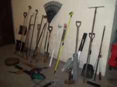 A SELECTION OF GARDEN TOOLS