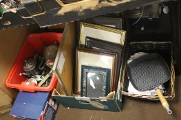 A QUANTITY OF SUNDRIES TO INCLUDE A BOXED SECURITY LIGHT, METALWARE ETC