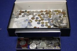 A COLLECTION OF COINS TO INCLUDE CROWNS