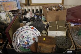 TWO TRAYS OF ASSORTED CERAMICS