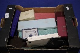 A BOX OF VINTAGE JEWELLERY BOXES