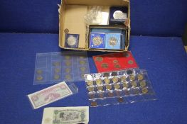 A COLLECTION OF MAINLY ENGLISH COINAGE TO INCLUDE BOXED CROWNS, BRASS THREEPENNY BITS, FARTHINGS ETC