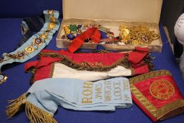 A COLLECTION OF RAOB BUFFALOS MEDALS AND REGALIA TO INCLUDE COLLARS, MERIT CUFFS, APRON ETC