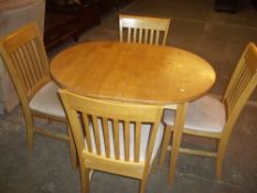 A SMALL MODERN EXTENDING KITCHEN TABLE AND 4 CHAIRS