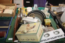 TWO TRAYS OF ASSORTED CERAMICS TO INCLUDE JUGS (TRAYS NOT INCLUDED)
