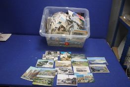 A LARGE BOX OF BRITISH AND WORLD POSTCARDS IN MANY HUNDREDS, to include Topographic, Humerous, etc