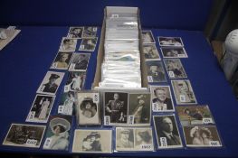 A BOX OF THEATRICAL POSTCARDS IN MANY HUNDREDS, to include David Garrick, Frank Cooper, Duchess of