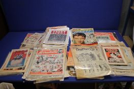 A QUANTITY OF ASSORTED COMICS AND MAGAZINES, to include Butterfly, Marty, Popular etc