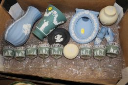 A QUANTITY OF WEDGWOOD JASPERWARE TO INCLUDE PRIMROSE, TEAL AND GREEN EXAMPLES