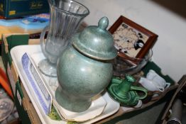 A TRAY OF ASSORTED CERAMICS AND GLASSWARE TO INCLUDE AN ART DECO GLASS VASE, PORTMEIRION. SPODE,