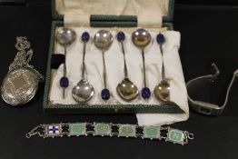 A SMALL QUANTITY OF COLLECTABLES TO INCLUDE A SILVER ENAMELLED 'ORION' PANEL LINK BRACELET