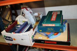 A TRAY OF ASSORTED VINTAGE GAMES, PUZZLES ETC TO INCLUDE A SELECTION OF VINTAGE BOARD GAMES