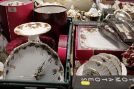 TWO TRAYS OF ASSORTED CERAMICS TO INCLUDE ROYAL ALBERT OLD COUNTRY ROSES VASE, CAT POMANDER,