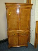 A REPRODUCTION WALNUT DRINKS CABINET H-153 CM W-71 CM