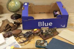 A TRAY OF COLLECTABLES TO INCLUDE UNUSUAL LARGE MODELS OF STAG BEETLES, SMALL VINTAGE TIN PLATE DESK
