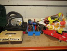 A QUANTITY OF ASSORTED TOOLS TO INC TROLLEY JACK