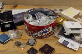 AN ALBUM OF COLLECTABLE COINS TO INCLUDE VARIOUS £2 COINS, COLLECTABLE 50P AND 20P EXAMPLES,