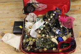 A COLLECTION OF VINTAGE COSTUME JEWELLERY ETC