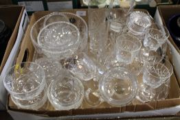 A TRAY OF ASSORTED CUT GLASS TO INCLUDE VANITY JARS, DRINKING GLASSES, ETC