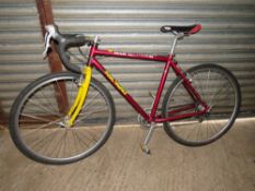 A MENS HYBRID / MOUNTAIN BIKE