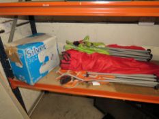 A BOXED SINGER SEWING MACHINE & QUANTITY OF FOLDING CHAIRS