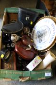 A TRAY OF ASSORTED COLLECTABLES TO INC BINOCULARS, TWO VINTAGE LEATHER CASED TAPE MEASURES ETC
