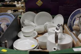 A TRAY OF ROSENTHAL STUDIO LINE TEAWARE TO INCLUDE A TEAPOT