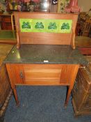 A SMALL EDWARDIAN MARBLE TOPPED WASHSTAND, W 76 CM